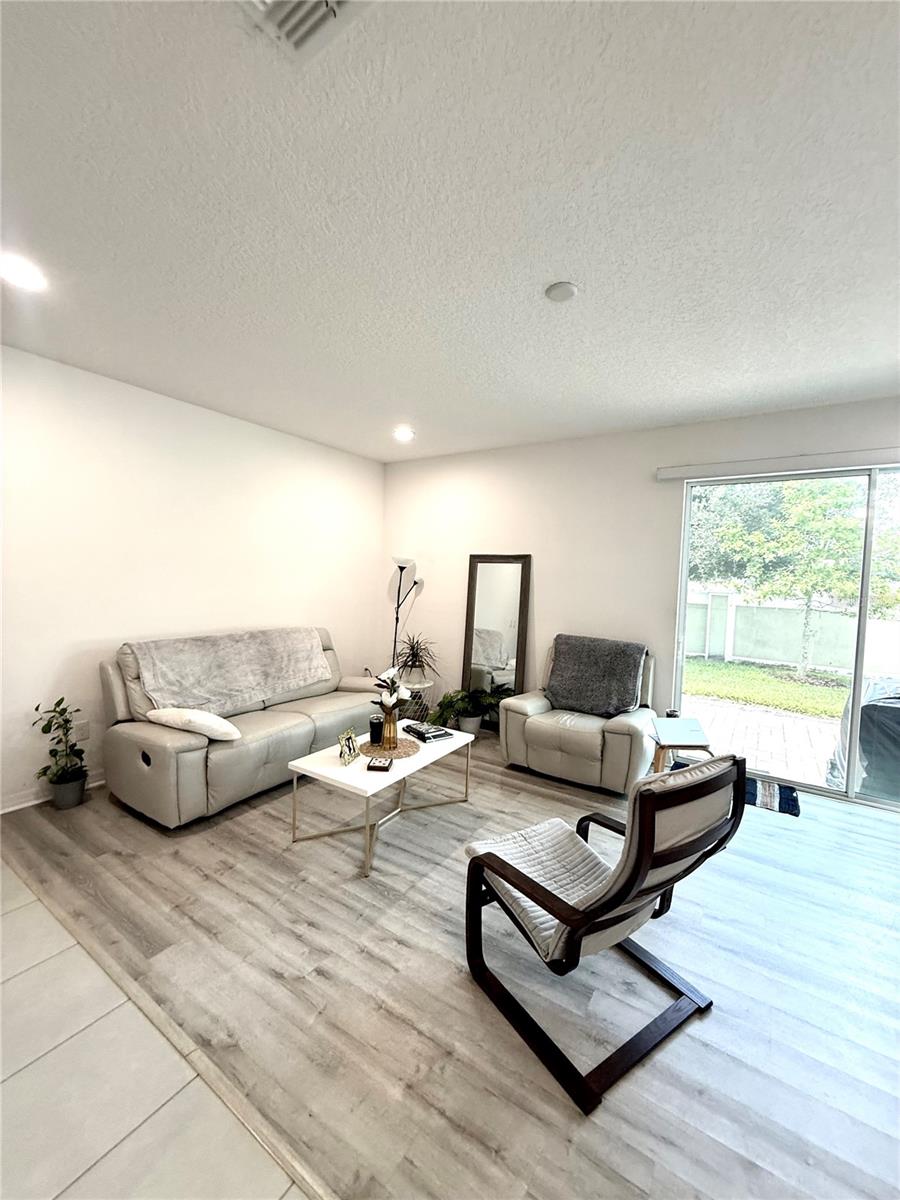 SAWGRASS LNDGS - Residential Lease