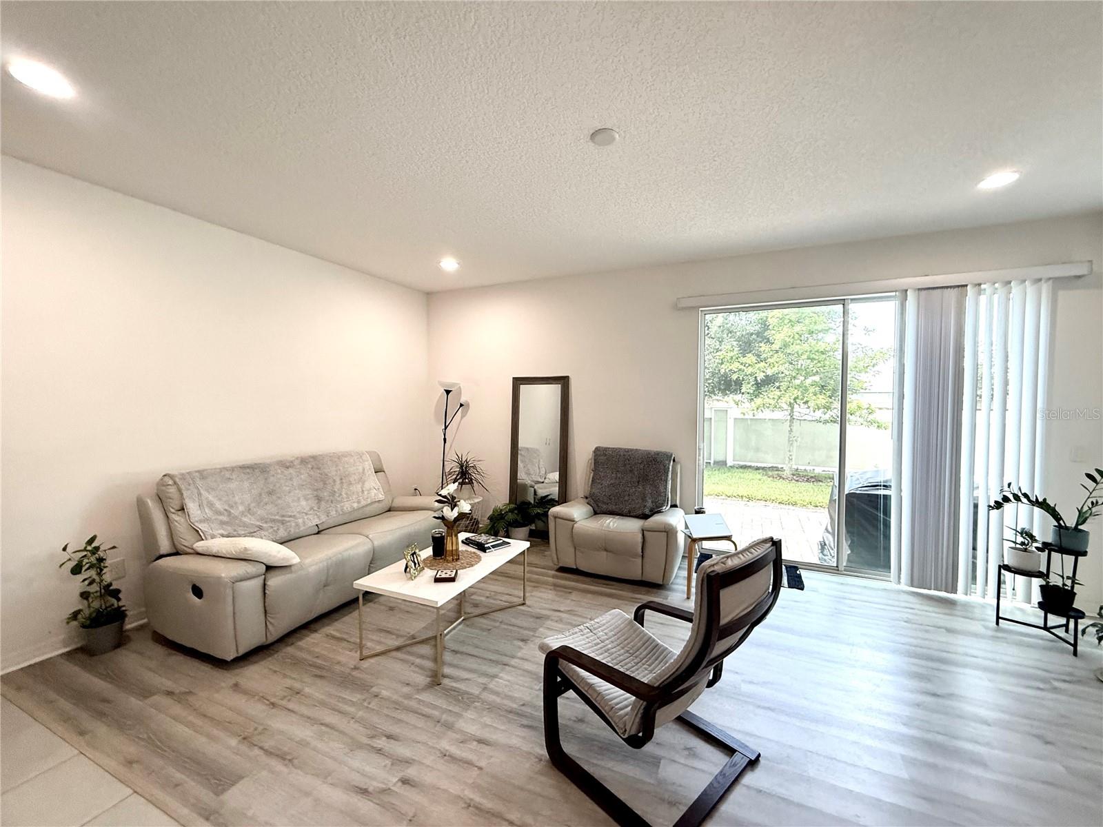 SAWGRASS LNDGS - Residential Lease