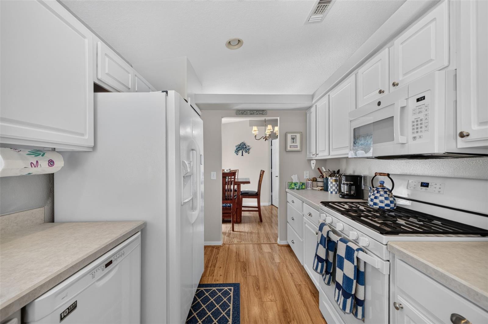 PENNBROOKE PH 02S LT S1 ORB 2145 PG 1477 - Residential Lease