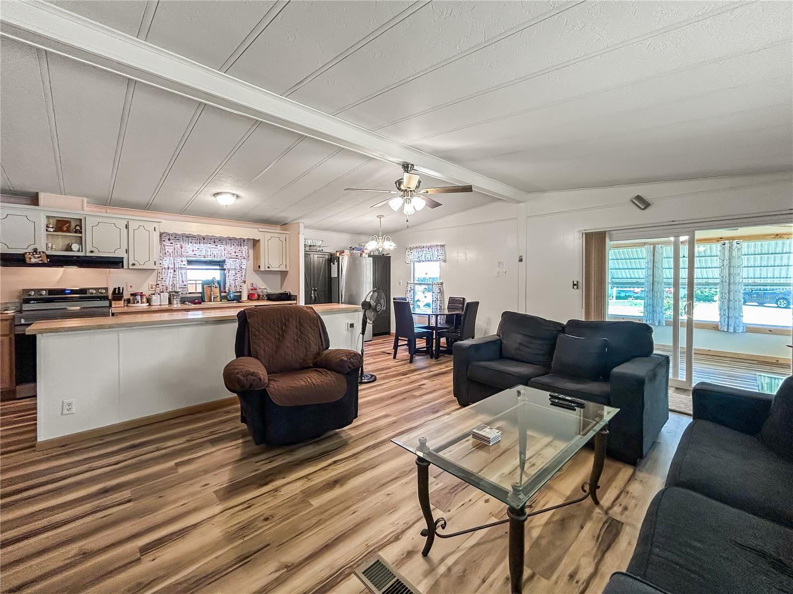 OAKS ROYAL - Residential