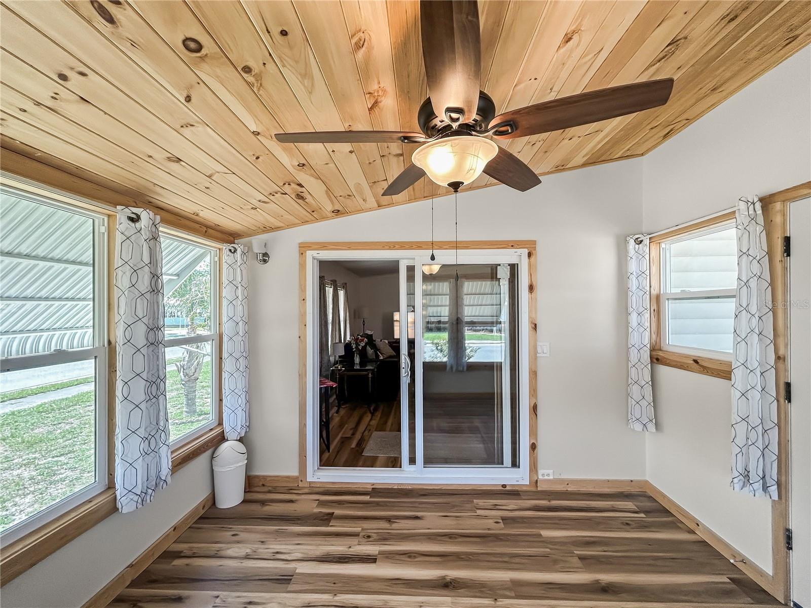 OAKS ROYAL - Residential