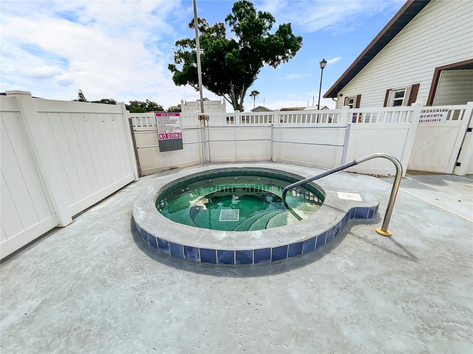 OAKS ROYAL - Residential