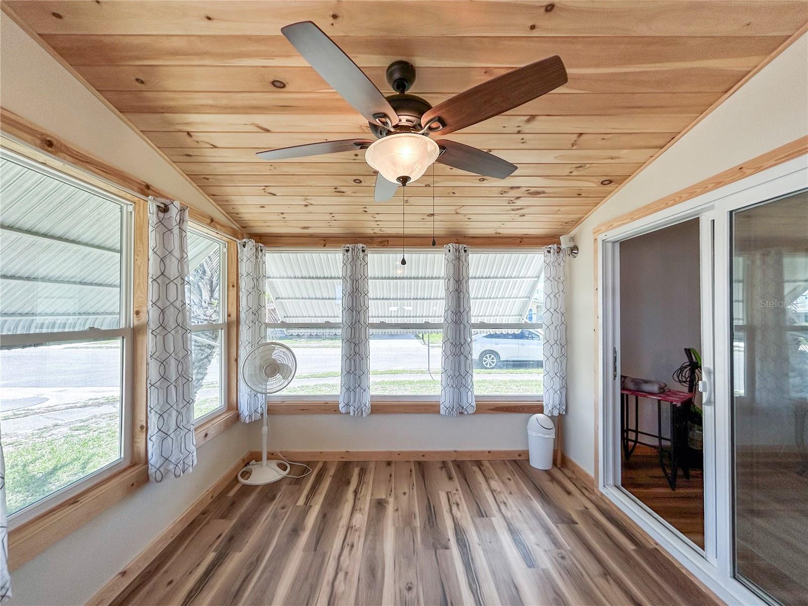 OAKS ROYAL - Residential