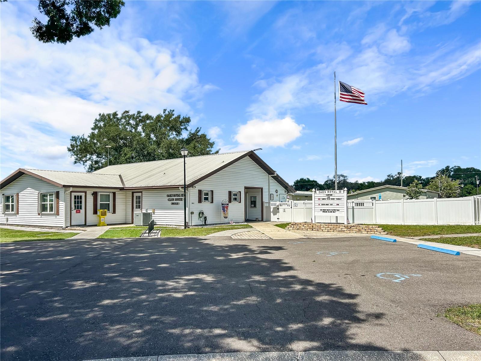 OAKS ROYAL - Residential