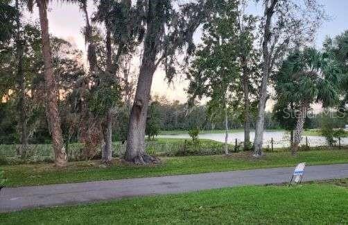 LEISURE WORLD PARK - Land