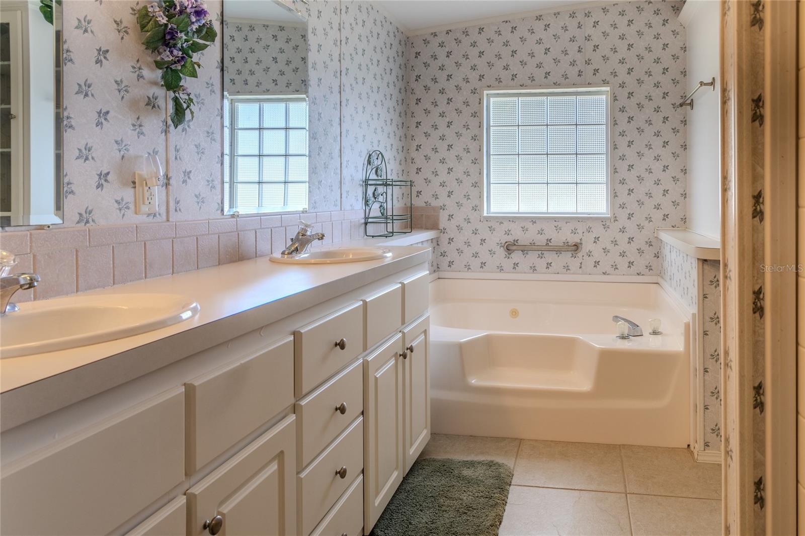 MAPLE LEAF ESTATES - Residential