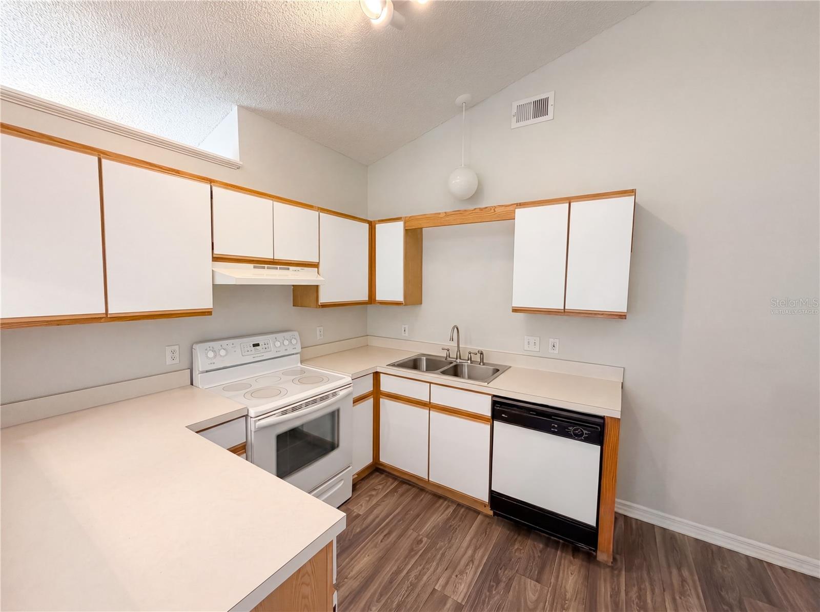 PAMALA OAKS - Residential