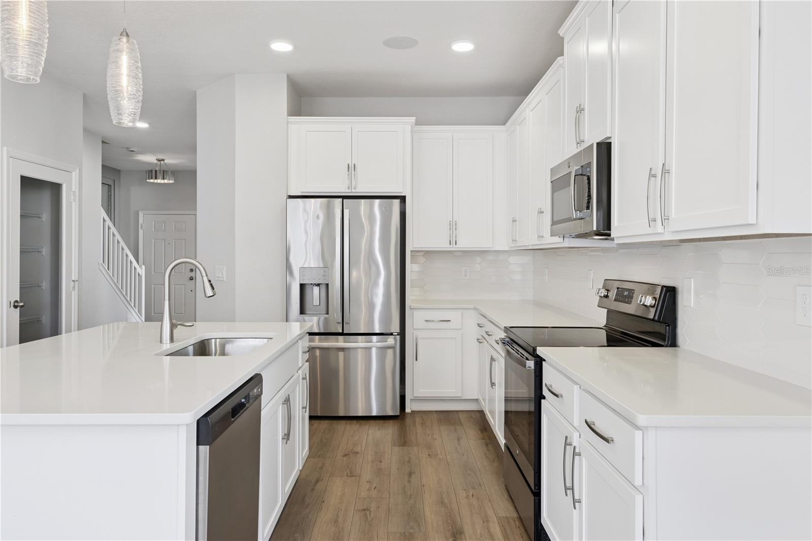 ENCORE/OVATION PH 4B SEC 19 - Residential Lease
