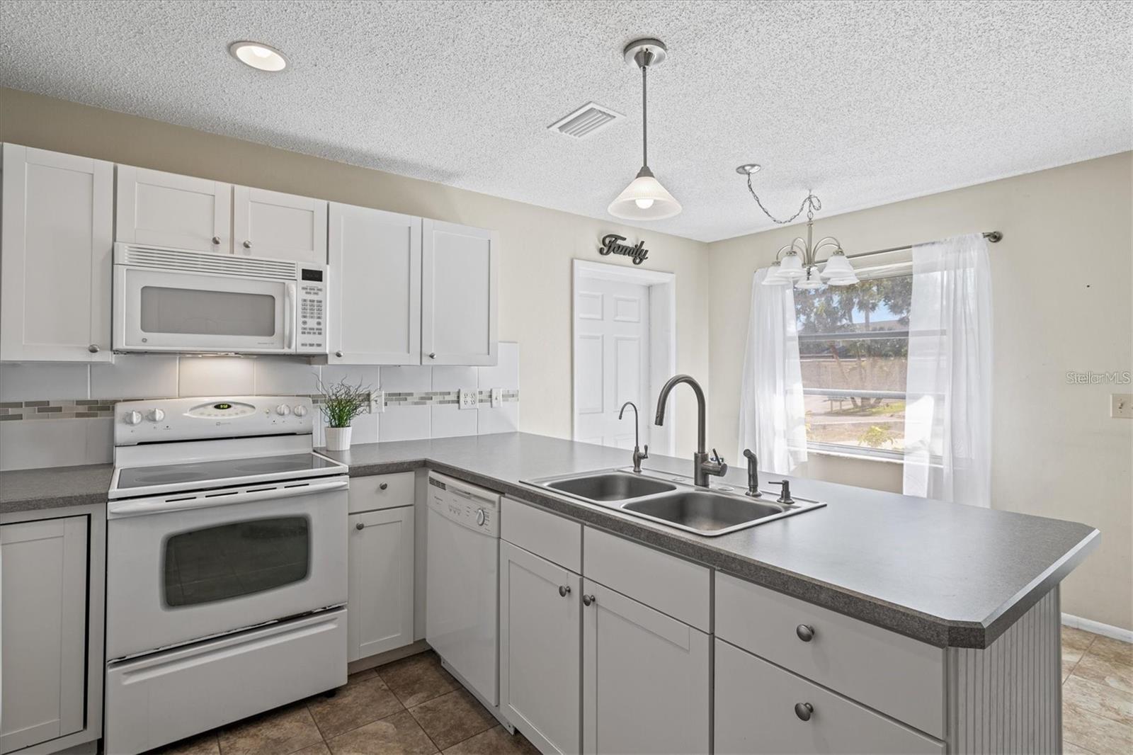 PHILLIPPI GARDENS - Residential Income