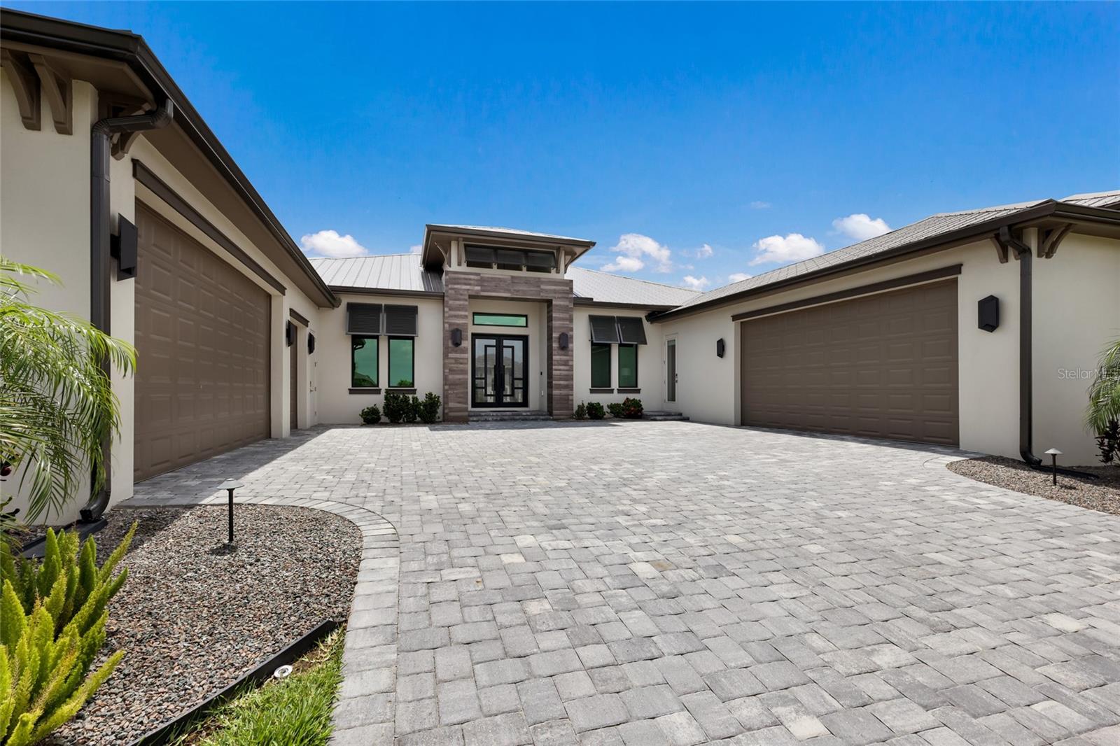 SANCTUARY COVE - Residential