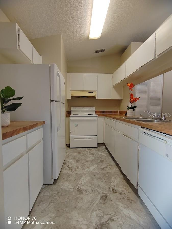 9TH STREET VILLAS A CONDOMINIU - Residential Lease