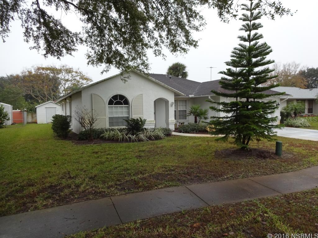 well maintained 3 bed room two bath home, split bedroom plan, close to shopping, flexible closing and occupancy schedule. ;Water: City