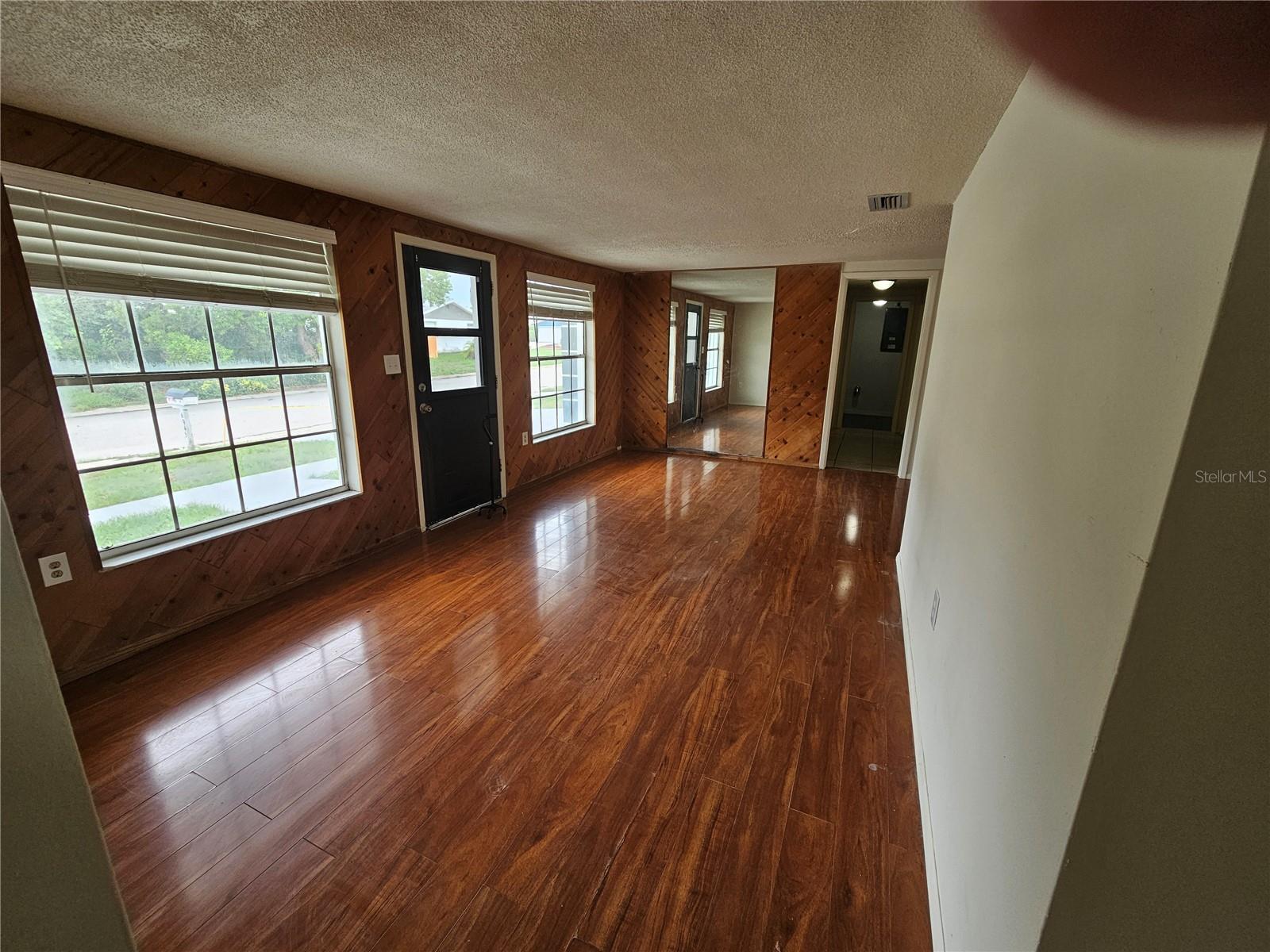 EMBASSY HILLS - Residential