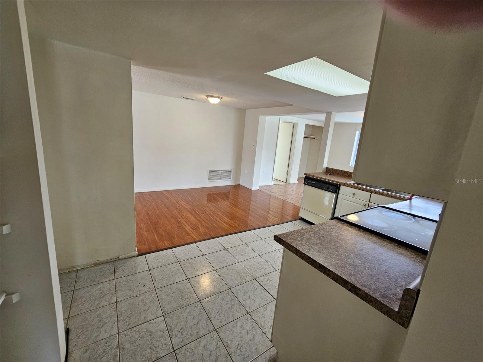 EMBASSY HILLS - Residential