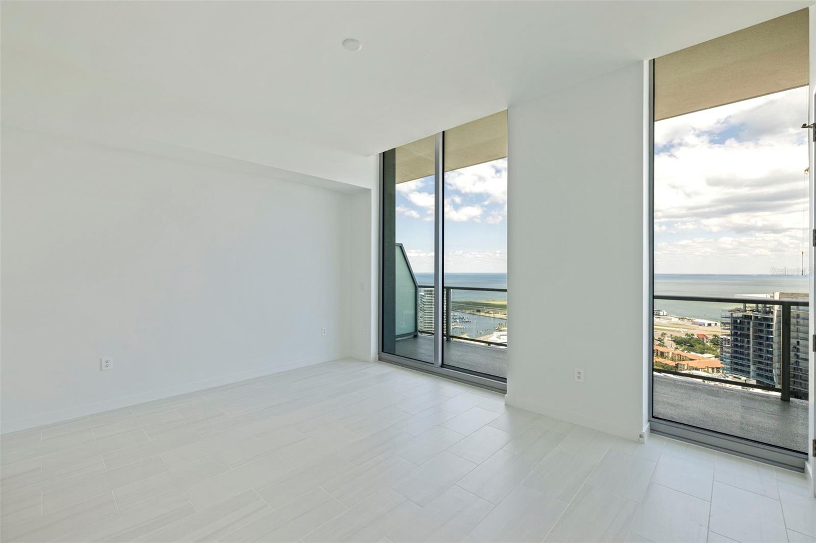 CONDO RESIDENCES AT 400 CENTRAL - Residential