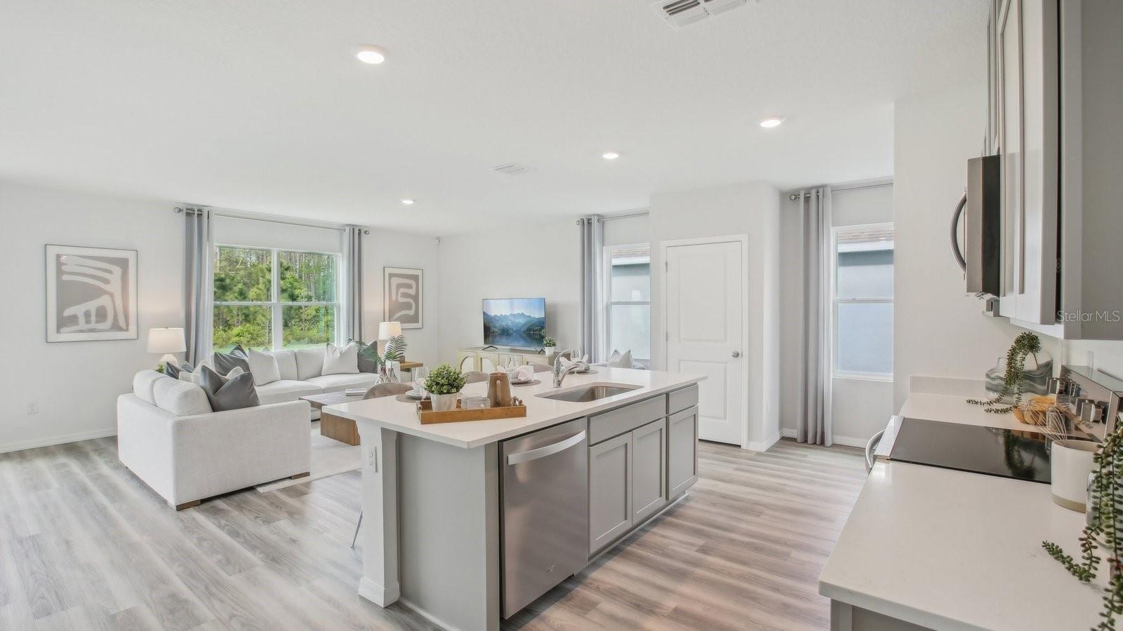 NORTHRIDGE - Residential