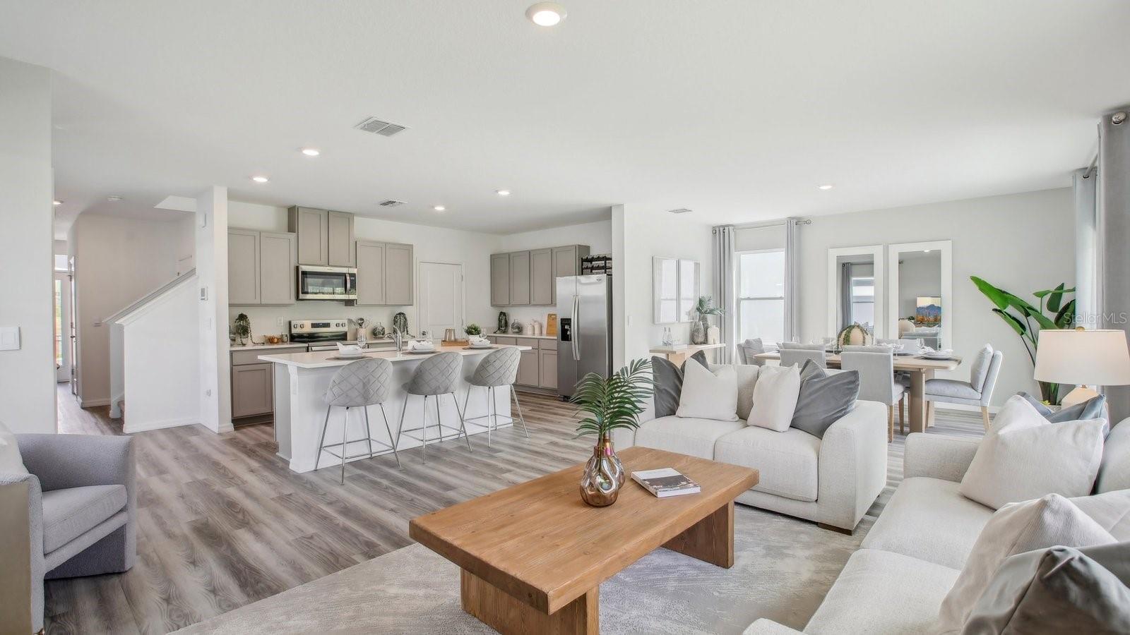 NORTHRIDGE - Residential