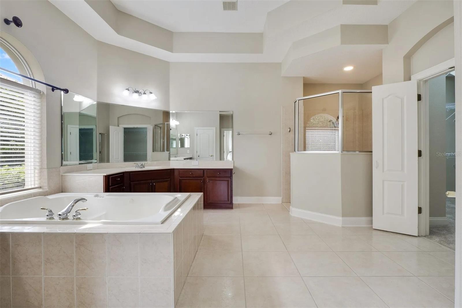 HEATHROW COUNTRY ESTATE - Residential