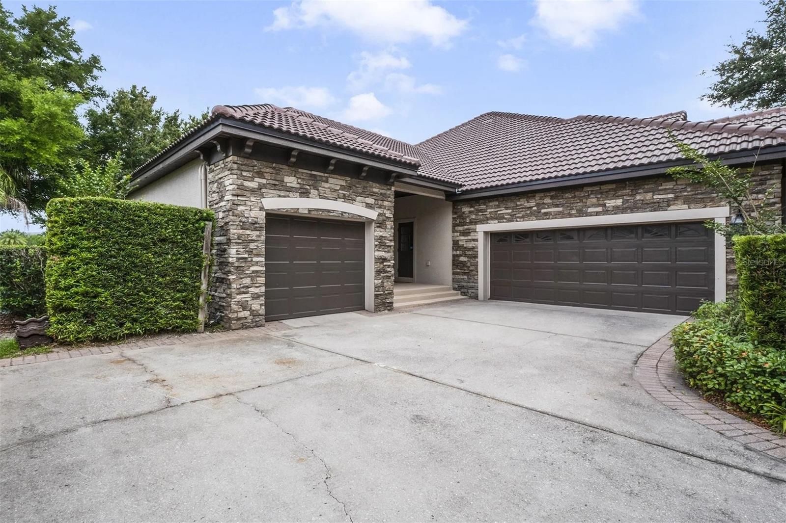 HEATHROW COUNTRY ESTATE - Residential