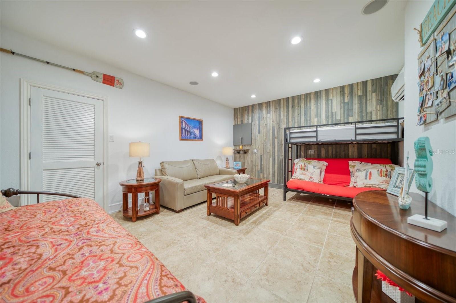 BELLEAIR BEACH YACHT CLUB ESTATES - Residential