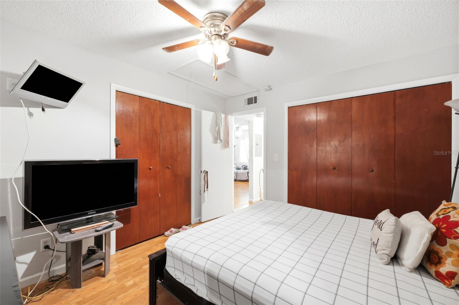 HILL CREST VILLAS - Residential