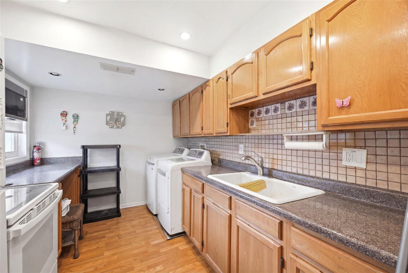 HILL CREST VILLAS - Residential