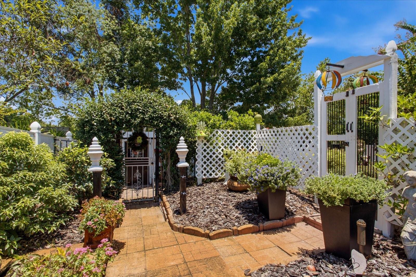 ALEXANDRIA PLACE - Residential