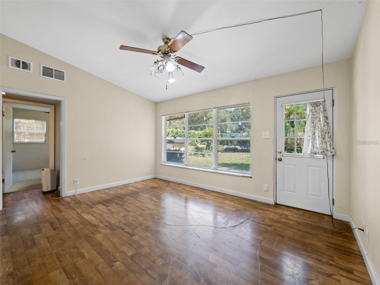 MOUNT PLYMOUTH - Commercial Sale