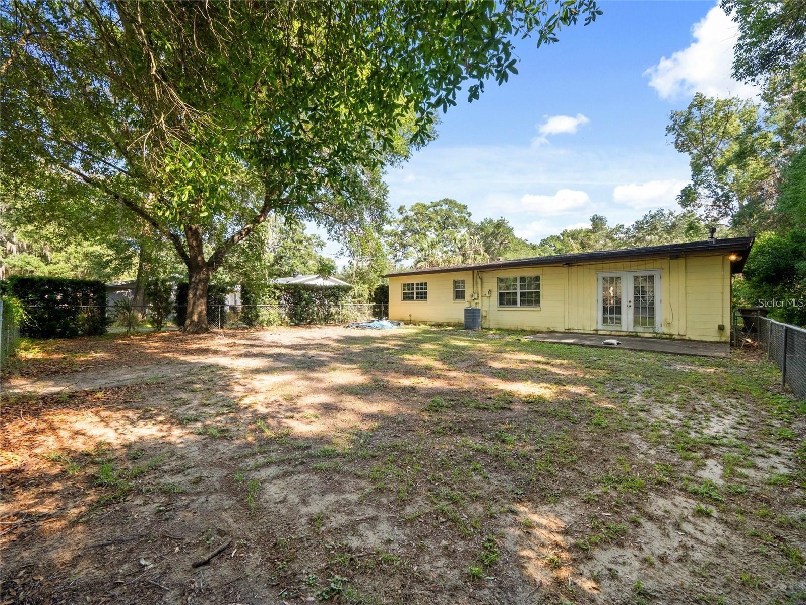 MOUNT PLYMOUTH - Commercial Sale