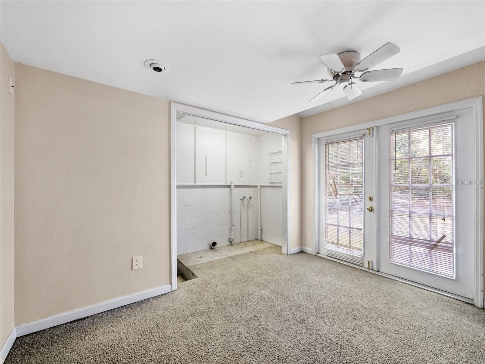 MOUNT PLYMOUTH - Commercial Sale