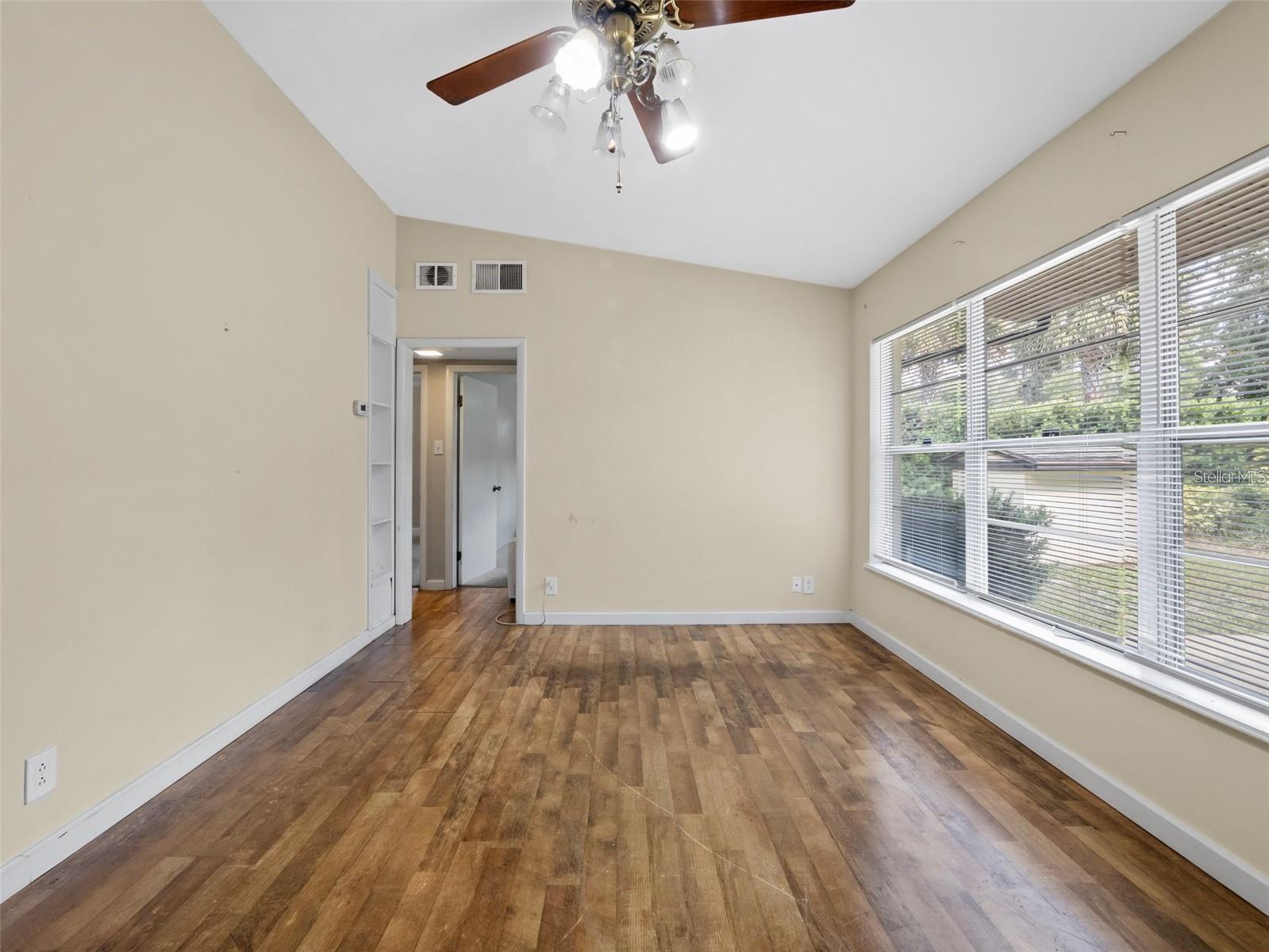 MOUNT PLYMOUTH - Commercial Sale