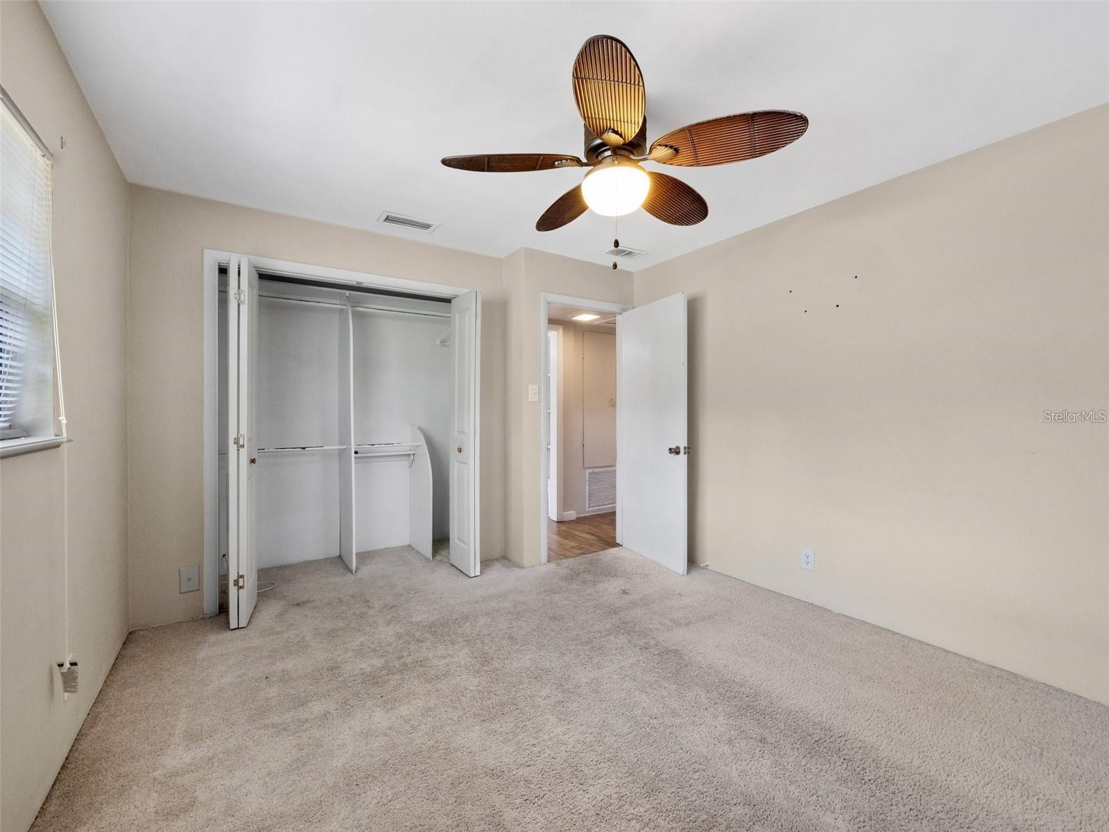 MOUNT PLYMOUTH - Commercial Sale