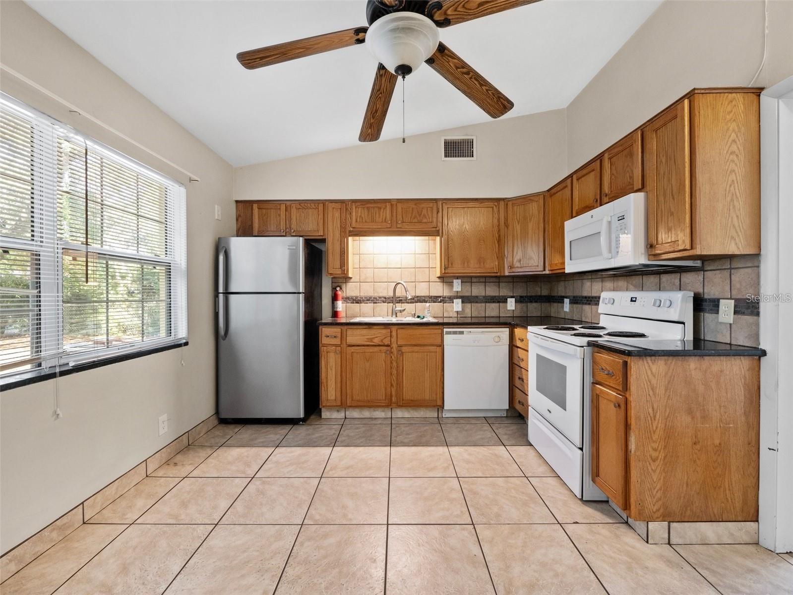 MOUNT PLYMOUTH - Commercial Sale