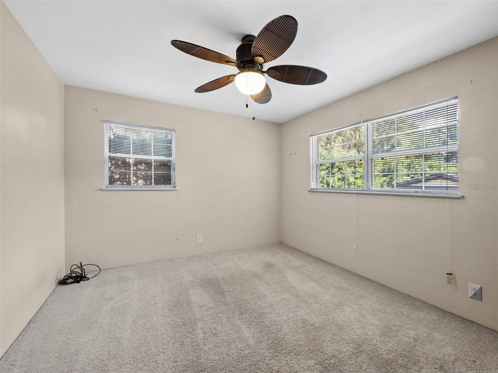 MOUNT PLYMOUTH - Commercial Sale