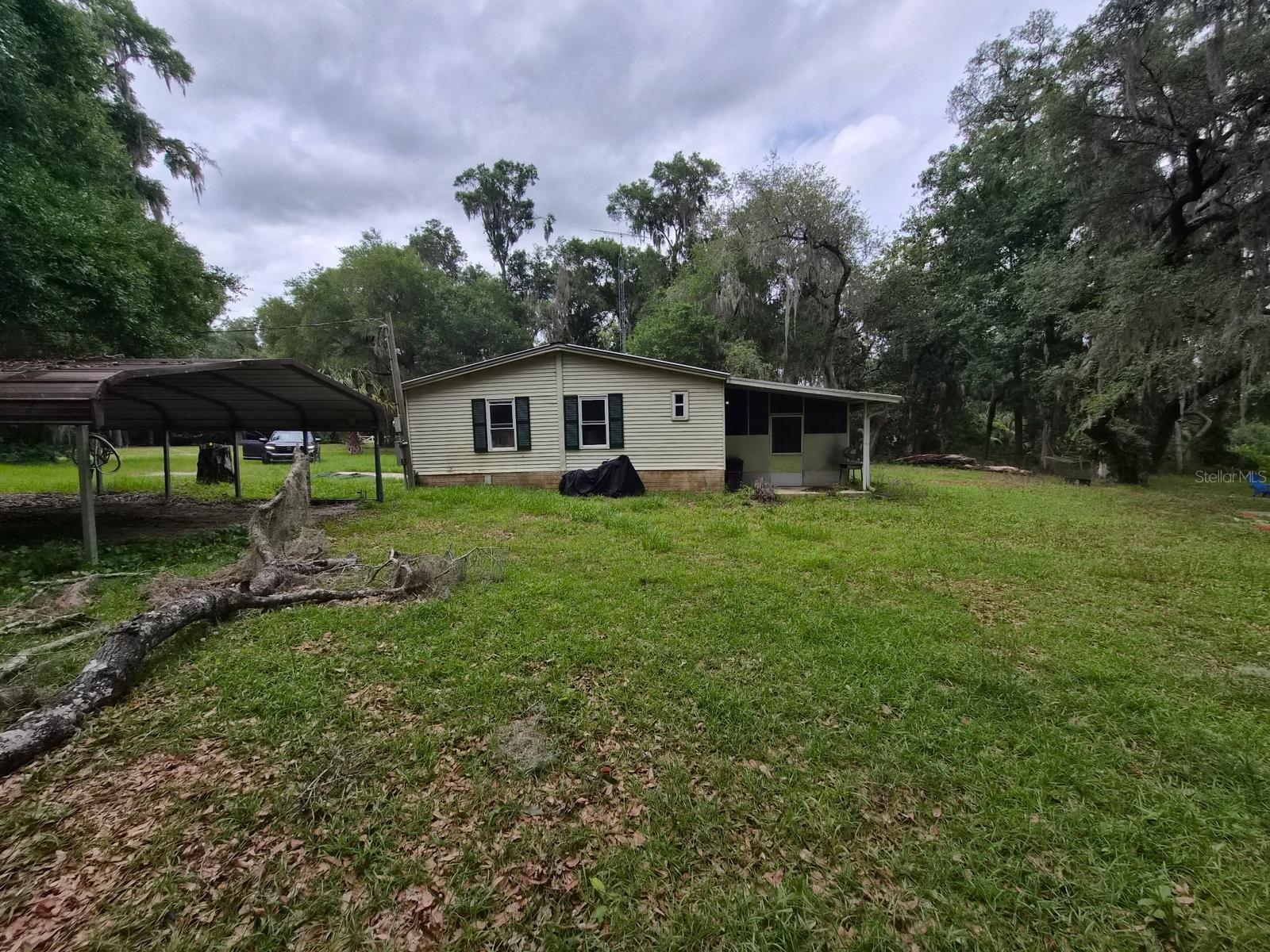 TOWERING OAKS - Residential