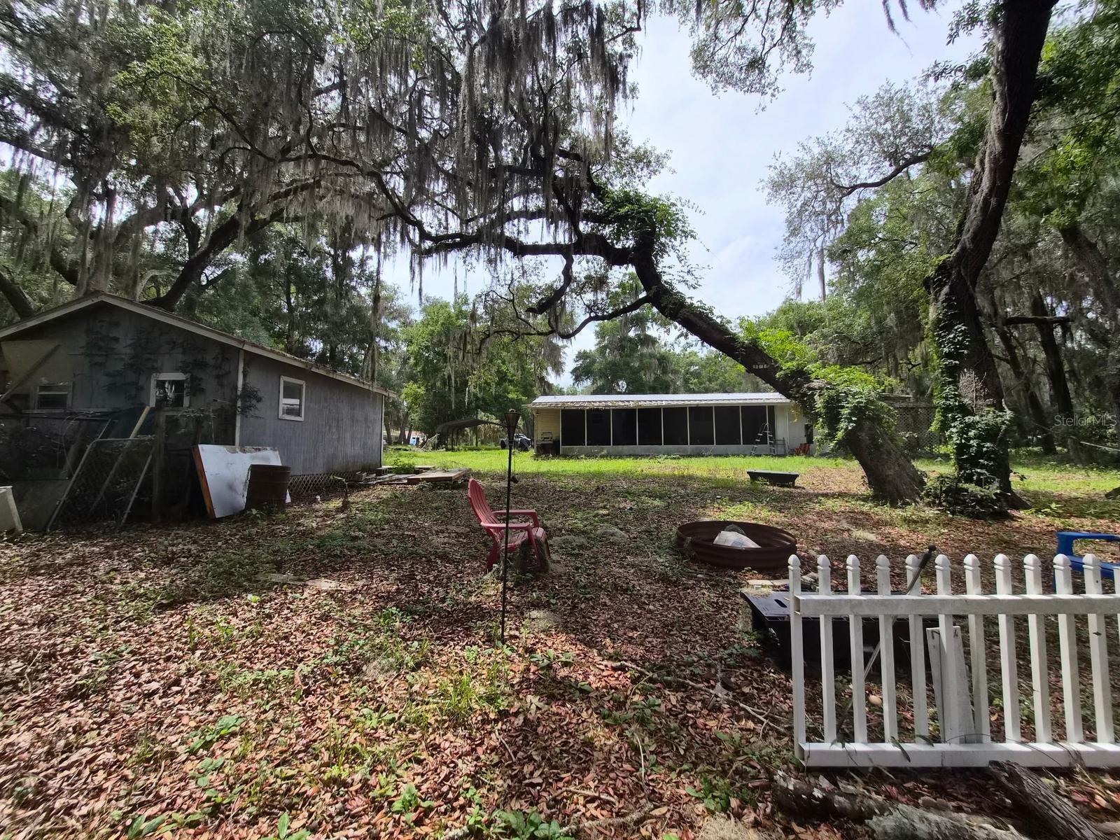TOWERING OAKS - Residential