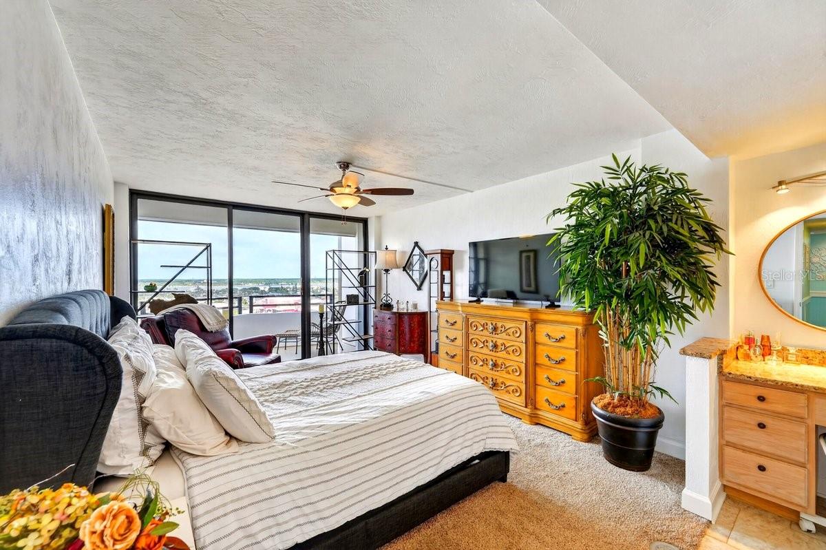 OCEAN RITZ CONDO UNIT 01 - Residential
