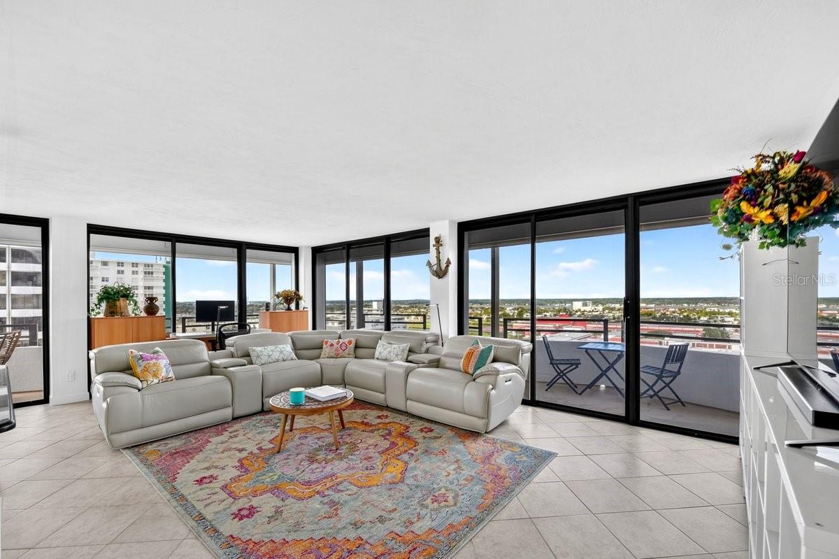 OCEAN RITZ CONDO UNIT 01 - Residential