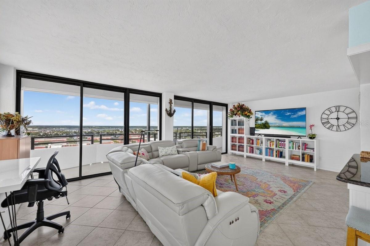 OCEAN RITZ CONDO UNIT 01 - Residential