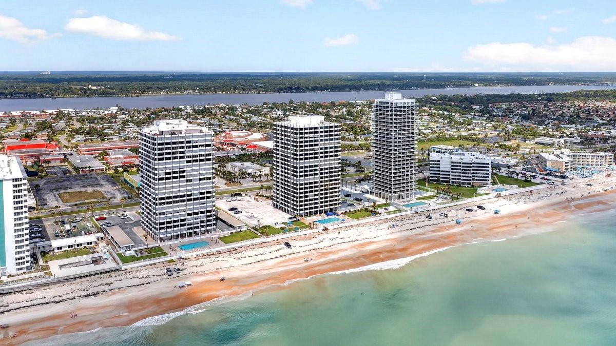 OCEAN RITZ CONDO UNIT 01 - Residential