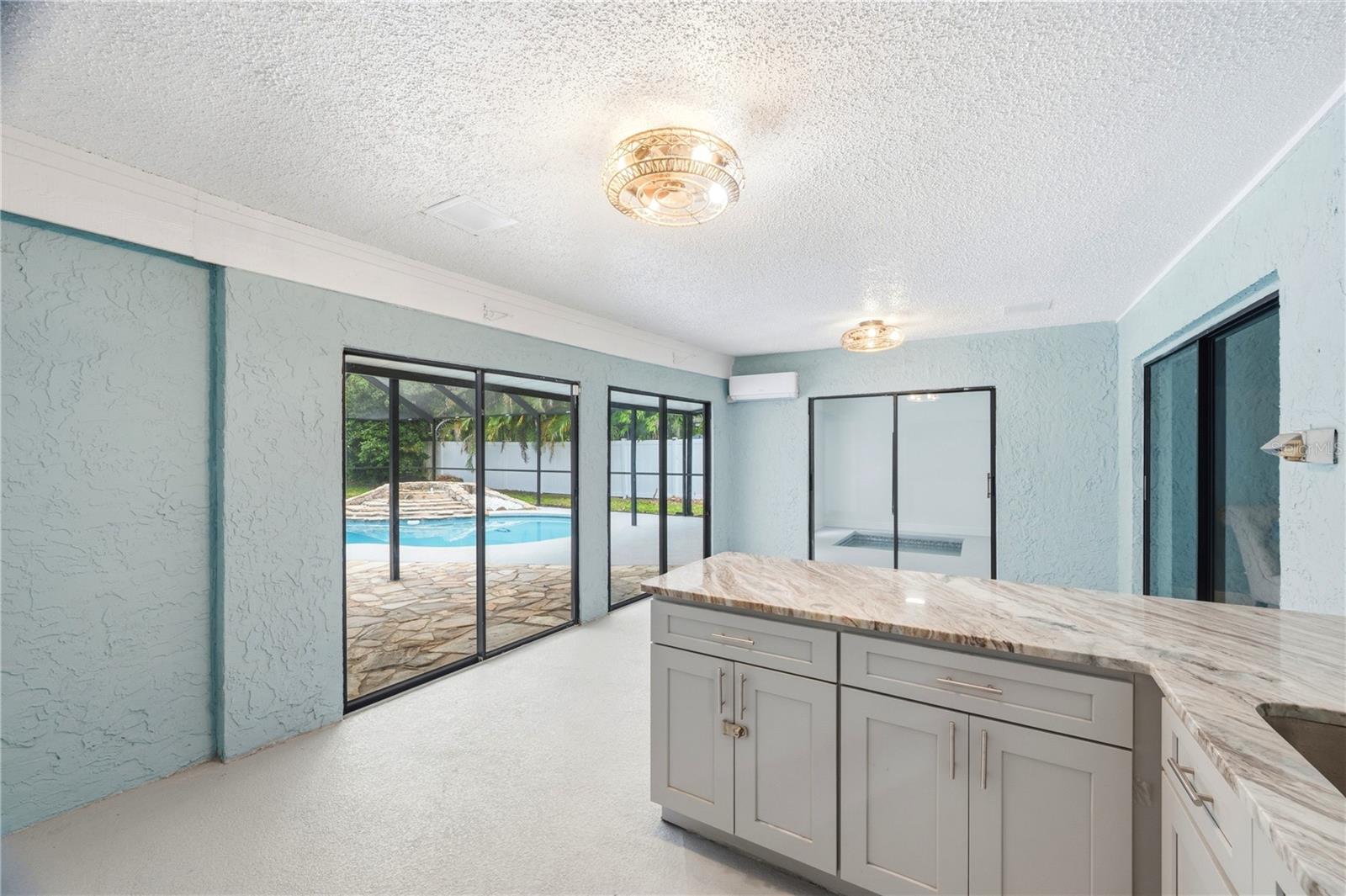 CARROLLWOOD VILLAGE - Residential