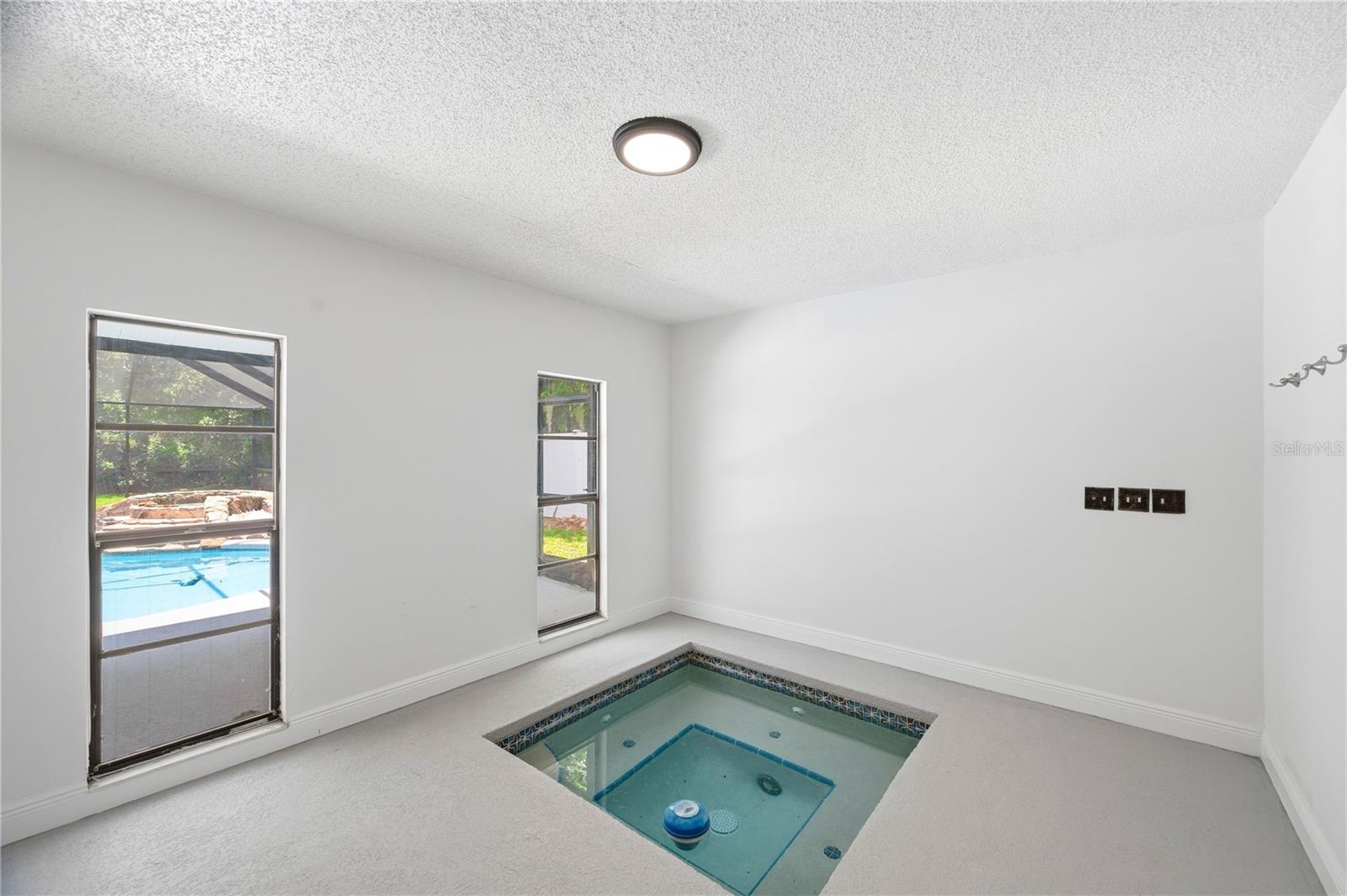 CARROLLWOOD VILLAGE - Residential