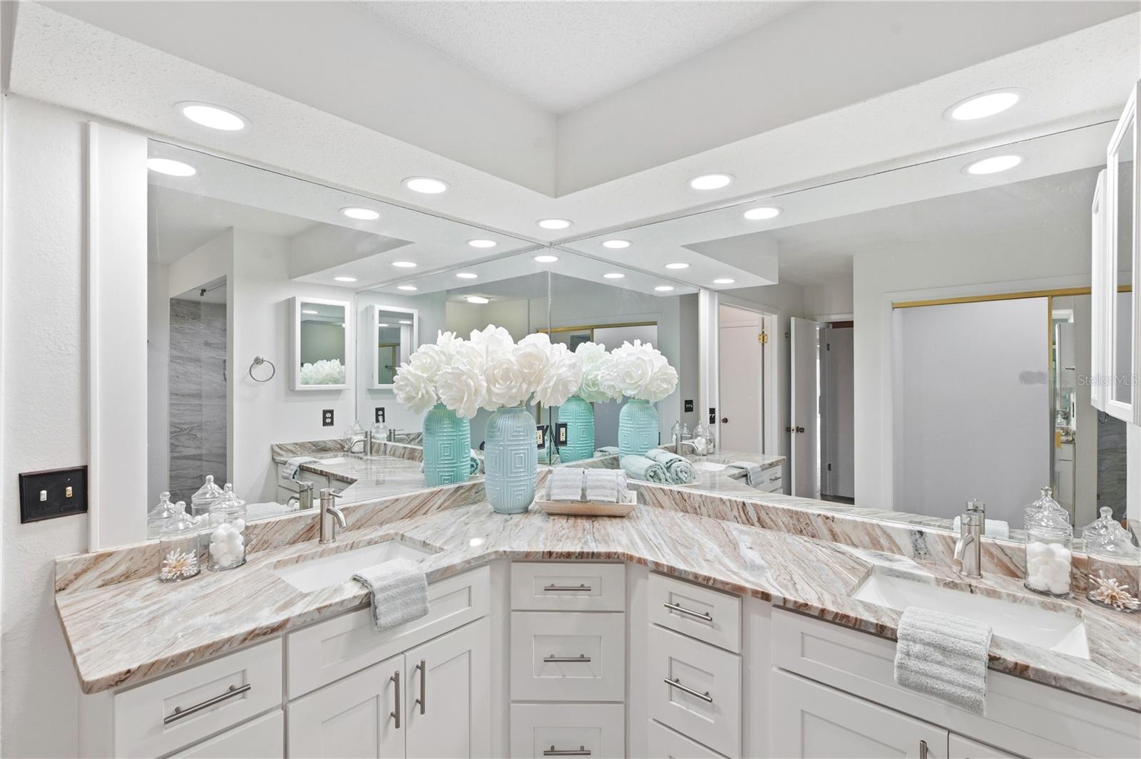 CARROLLWOOD VILLAGE - Residential