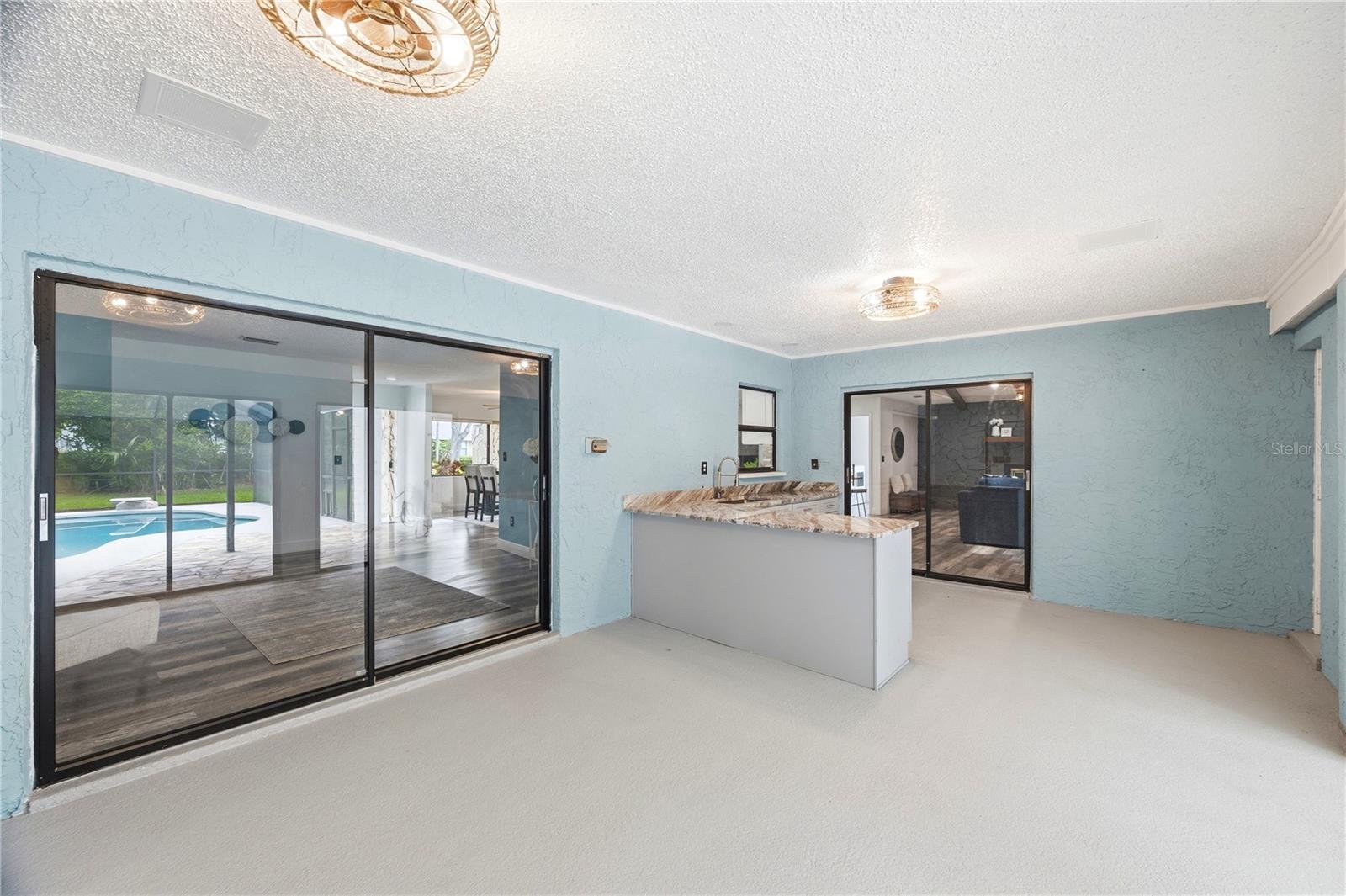 CARROLLWOOD VILLAGE - Residential