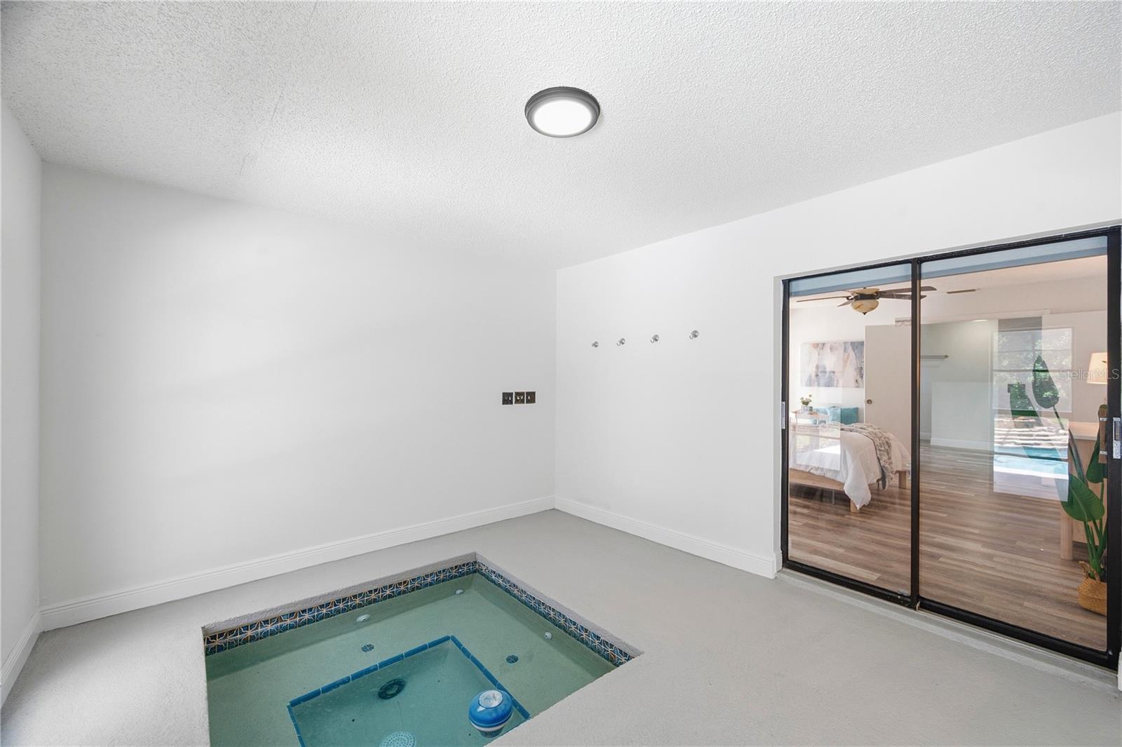 CARROLLWOOD VILLAGE - Residential