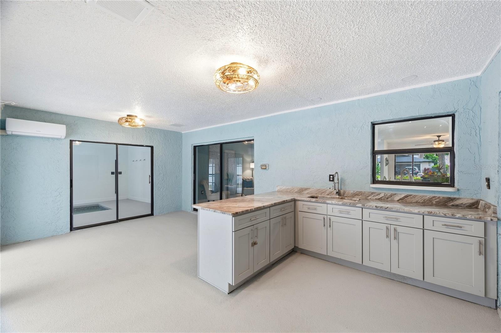 CARROLLWOOD VILLAGE - Residential