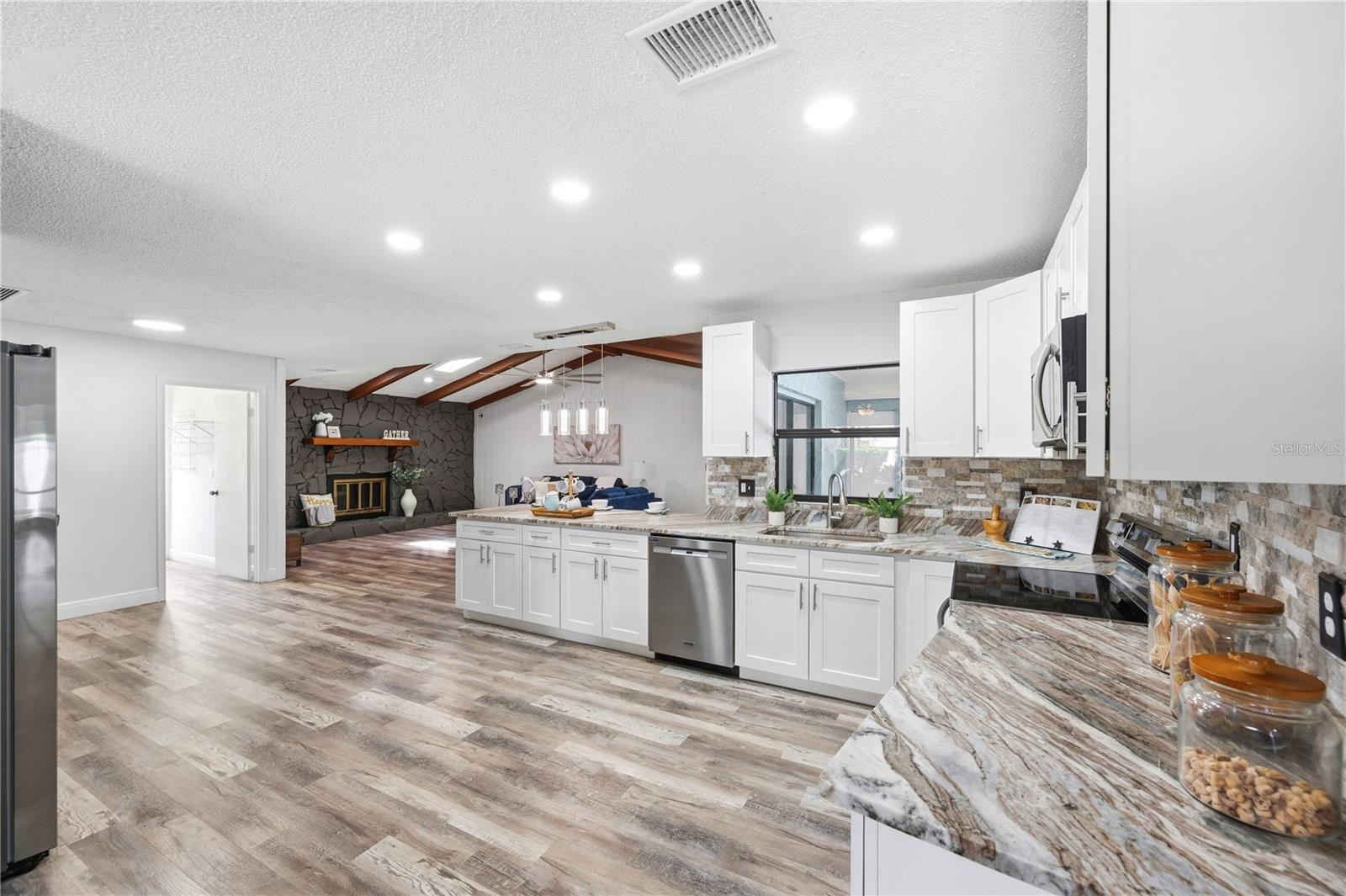CARROLLWOOD VILLAGE - Residential