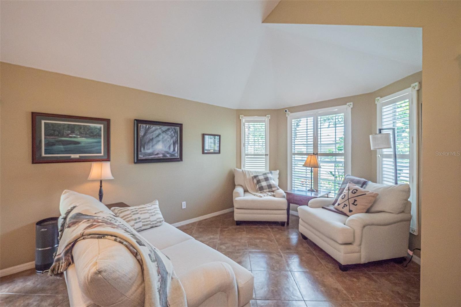 RYBOLT RESERVE PH 01 49 95 - Residential