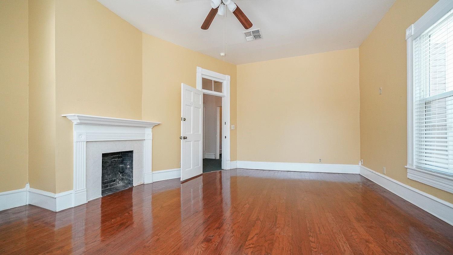 RIVERSIDE - Residential Lease