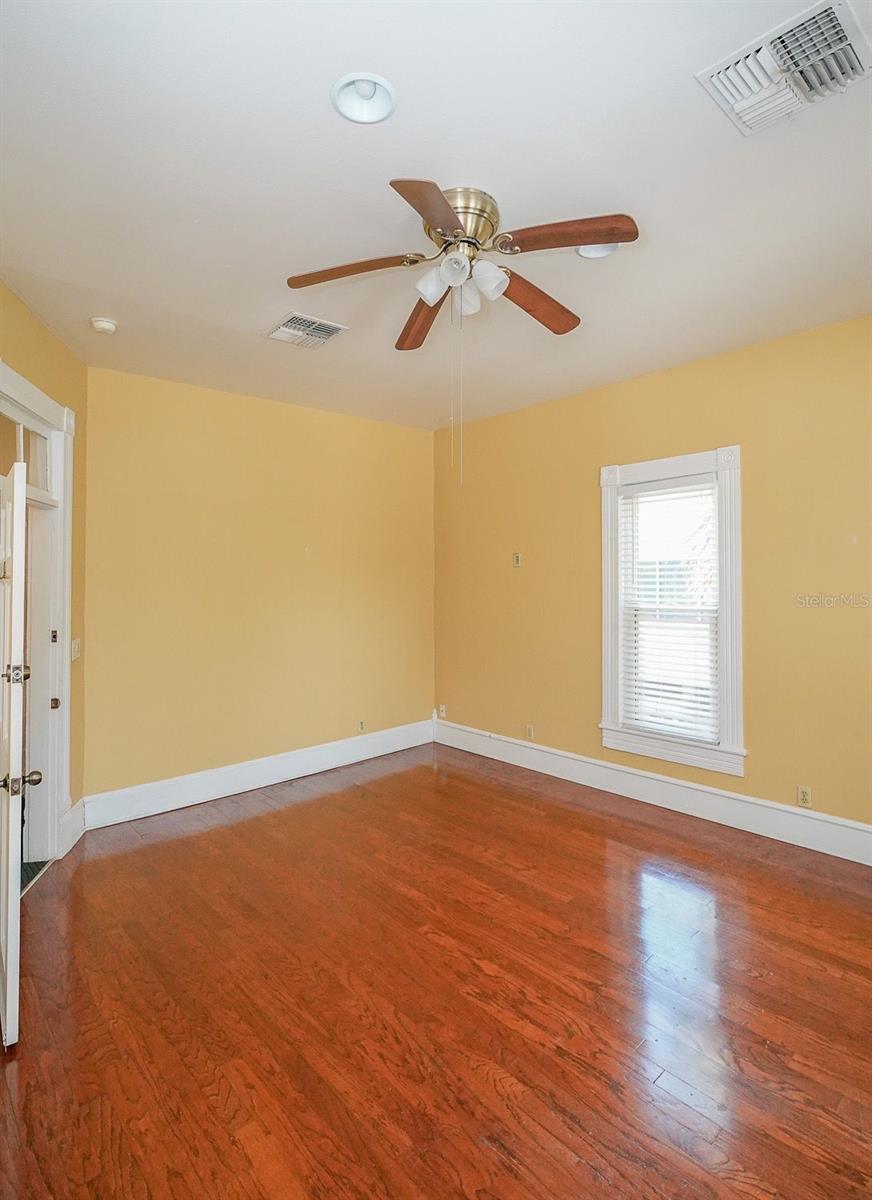 RIVERSIDE - Residential Lease